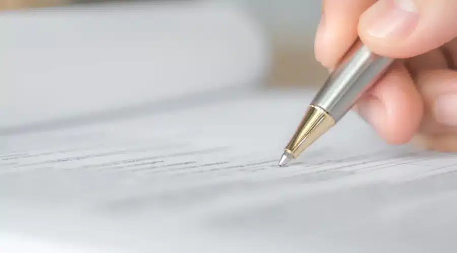 We organise your will in Spain, advising you on the best way to ensure that the expenses of your heirs are kept to a minimum and that all your last wishes are fulfilled as agreed. Contact our law firm in Malaga and we will organise everything to go smoothly.