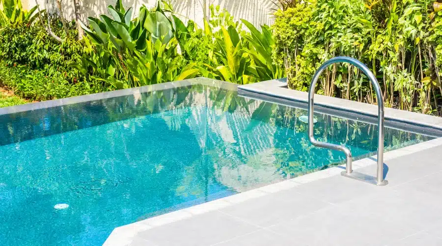 To construct a swimming pool in Spain are crucial meticulous planning and legal compliance. If you are thinking to build a swimming pool you havet to take some considerations.