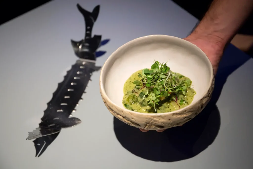 Discover Sollo restaurant in El Higueron, Fuengirola, Malaga. It has 1 michelin star. Diego Gallegos is the chef, known as "the chef of caviar", uses innovative procedures and always uses exclusive fresh ingredients and of the utmost quality for his gastronomic creations.